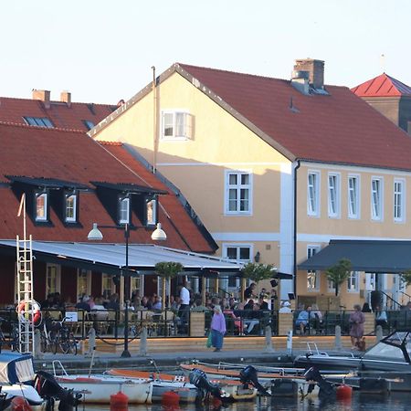 Ahus Gaestgivaregard Bagian luar foto