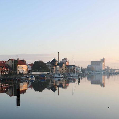 Ahus Gaestgivaregard Bagian luar foto