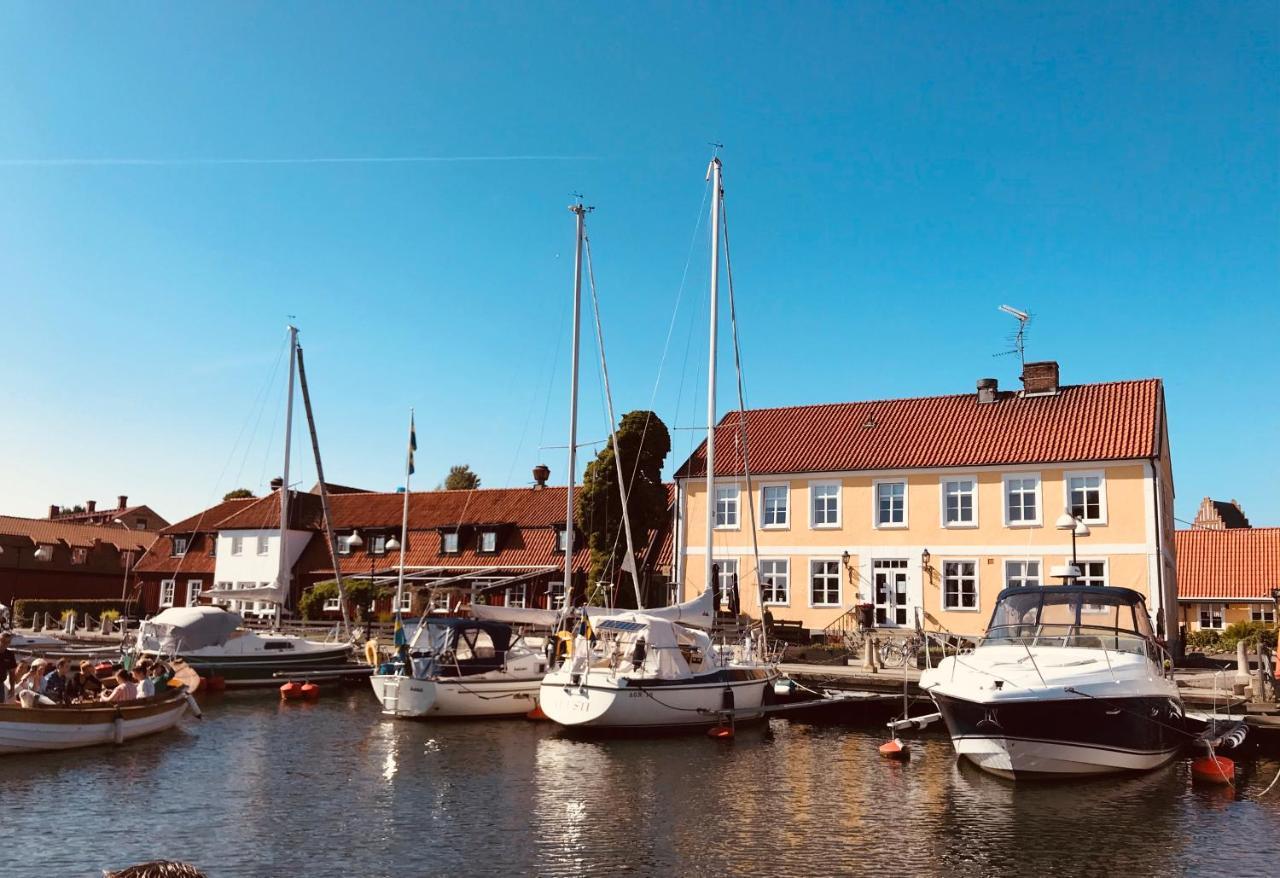 Ahus Gaestgivaregard Bagian luar foto